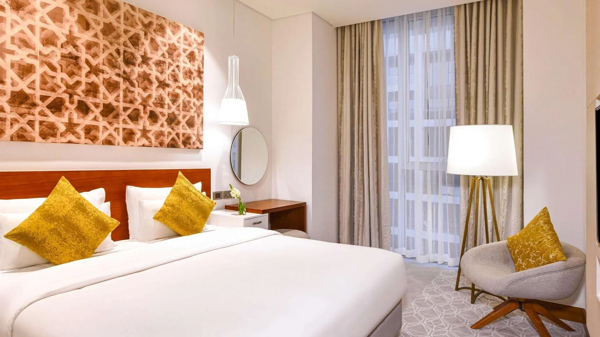 Grand Mercure Dubai City 5*,