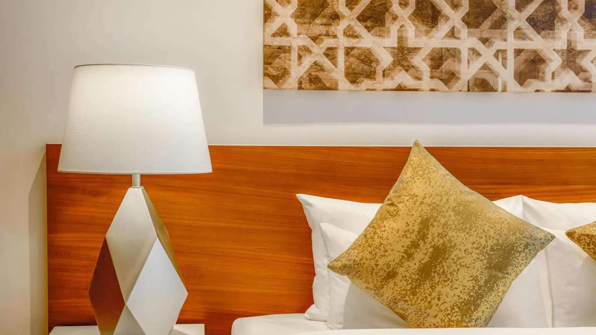 Grand Mercure Dubai City Otel
